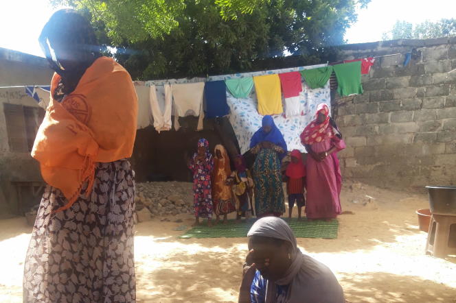 Au Sénégal, les femmes d’émigrés « modou-modou » se démènent pour faire face à la solitude