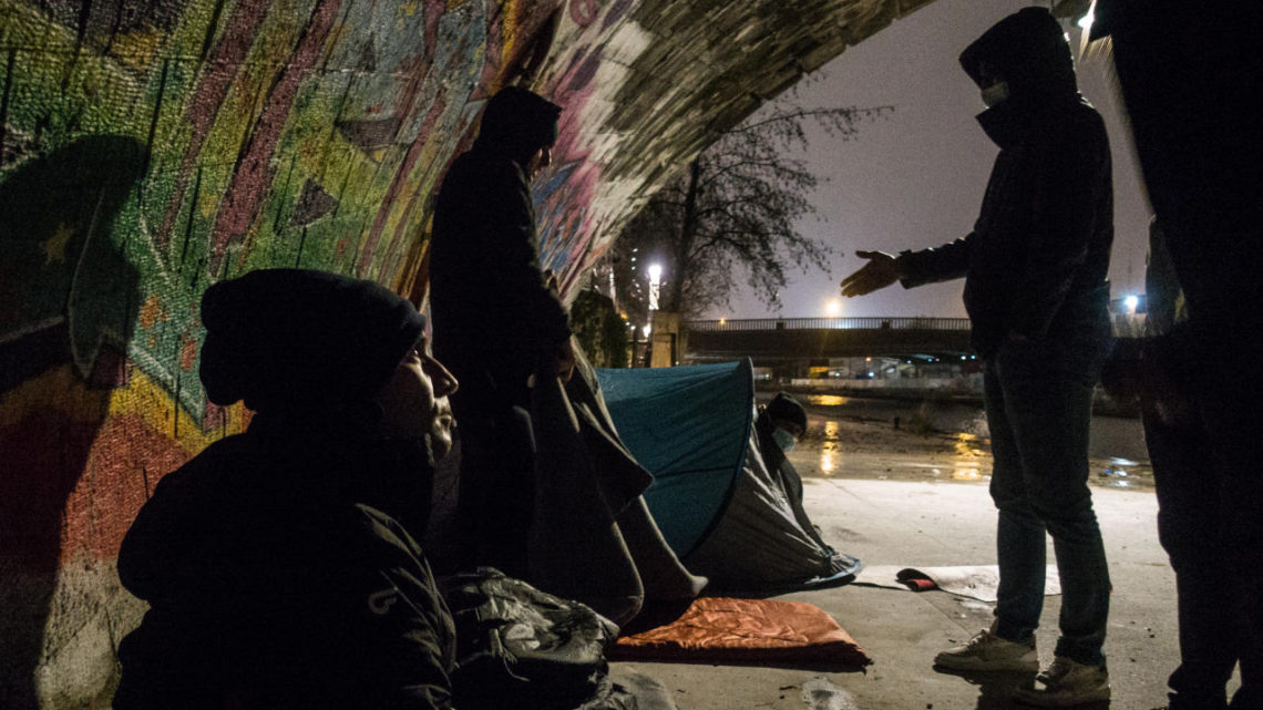 « On n’a rien pour dormir. La nuit, on marche » : en Ile-de-France, les migrants face à une précarité toujours plus grande