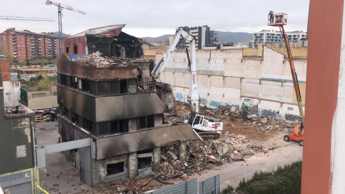 Un 4e corps retrouvé après l’incendie d’un entrepôt à Barcelone