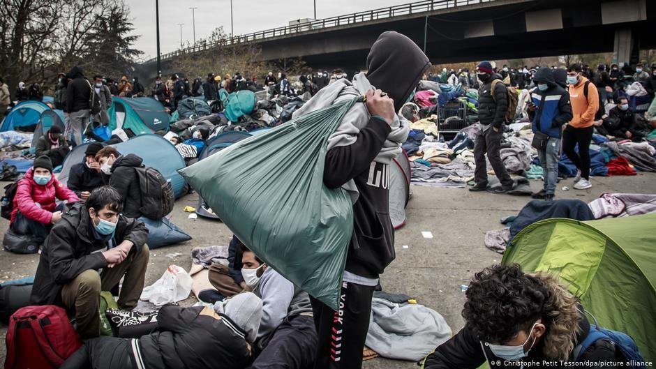 Hébergement : les demandeurs d’asile de région parisienne réorientés en masse vers les régions