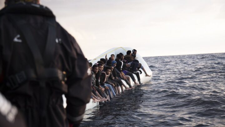 Avec 482 migrants à bord, le Sea Watch 4 réclame un port sûr