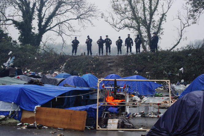 Un campement de près d’un millier de migrants démantelé à Grande-Synthe