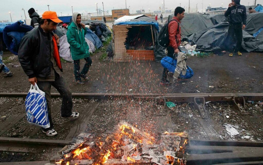 Calais : une association réceptionne un don de 20 tonnes de bois de chauffage pour les migrants