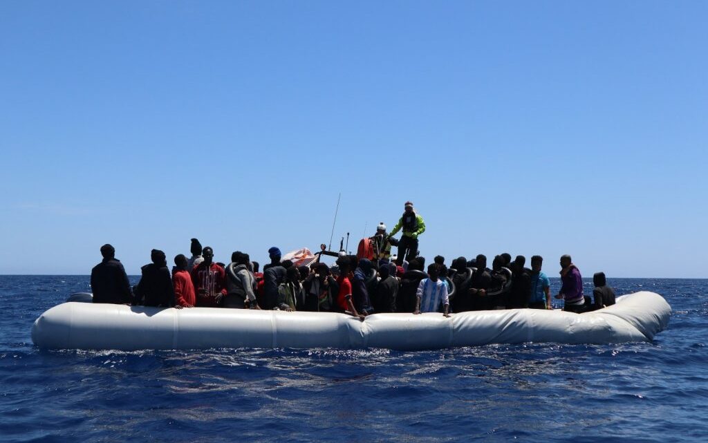 Plus de 260 migrants secourus en Méditerranée en trois jours, 500 autres arrêtés sur une plage libyenne