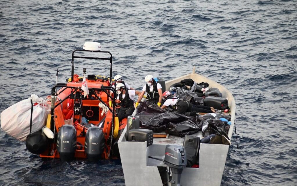 Mer Méditerranée : le Geo Barents secourt 189 personnes et retrouve 10 cadavres dans une embarcation