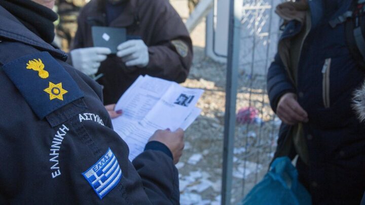 Macédoine du Nord : une vingtaine de migrants retrouvés dans un camion, un passeur interpellé