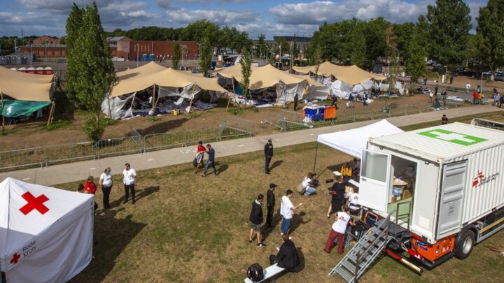 Aux Pays-Bas, des centaines de demandeurs d’asile évacués d’un centre surpeuplé